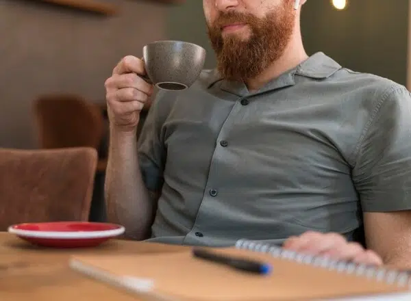 La pause-café en entreprise participe à la qualité de vie au travail et ne doit pas être sous-estimée par les sociétés.