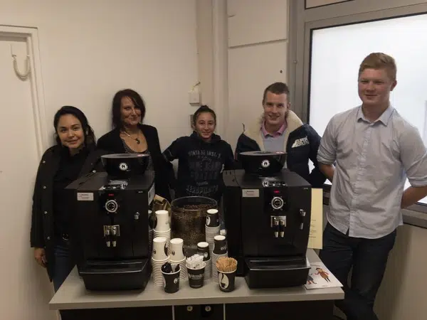 L'équipe MisterBean avec nos machines à café professionnelles.