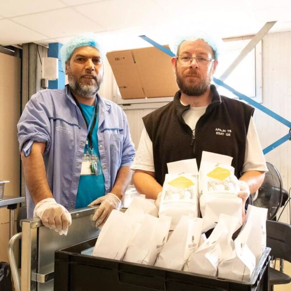 travailleur en situation de handicap esat avec café en grain MisterBean